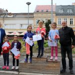 Zlatan Kostić i Dragan Zdravković uručuju medalje i diplome pobednicima